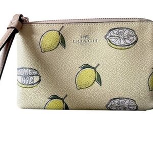 New Coach Corner Zip Wristlet Yellow Lemon Print Canvas CBB80
